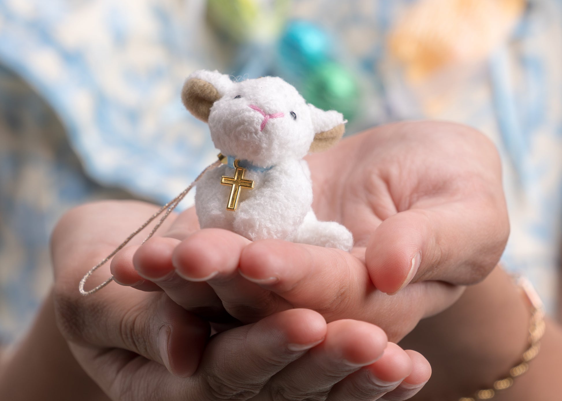Tiny "Lamb of God" Keychain, white